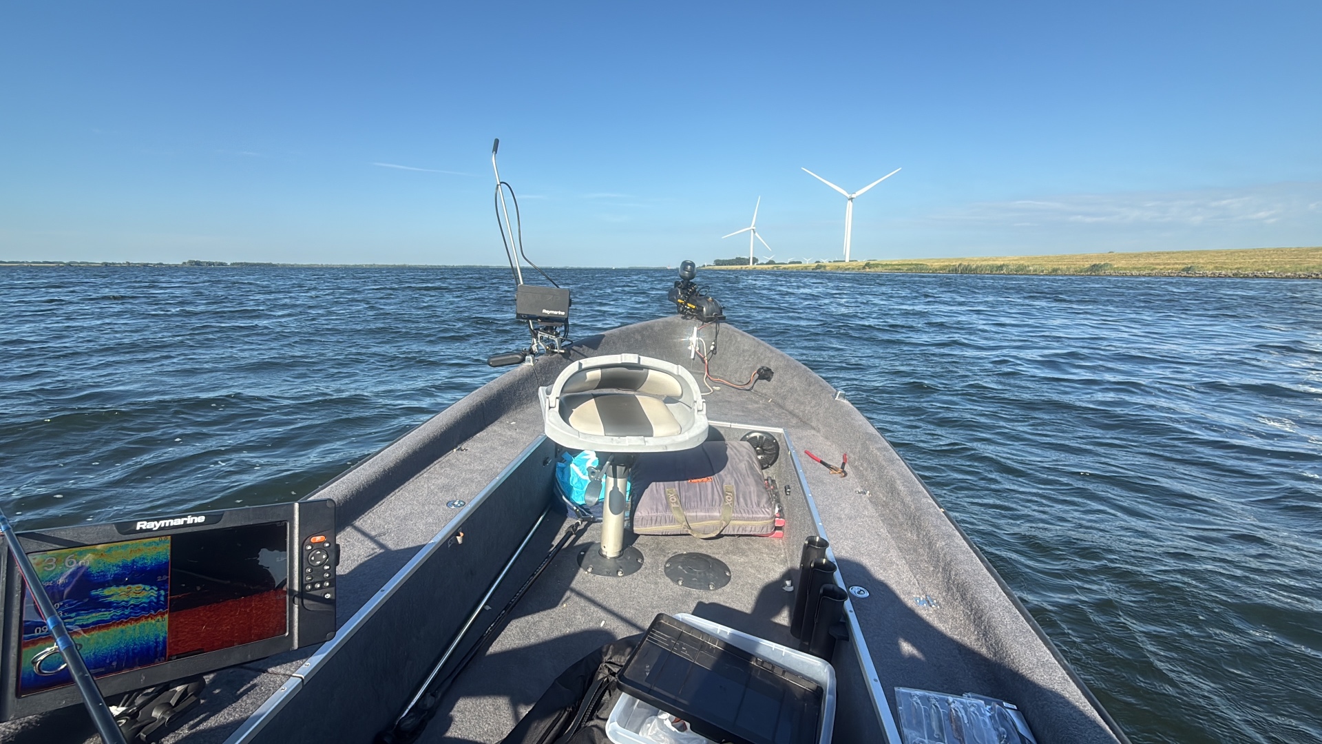Boat cockpit with Raymarine Element sonar and Minn Kota trolling motor